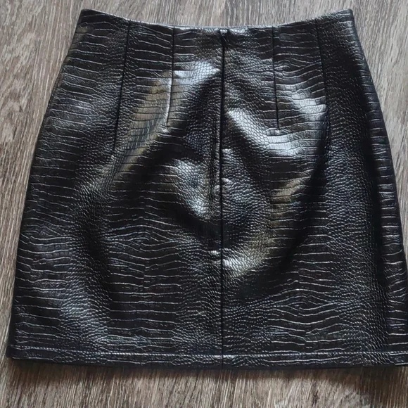 Topshop Embossed Leather Skirt - Picture 5 of 8